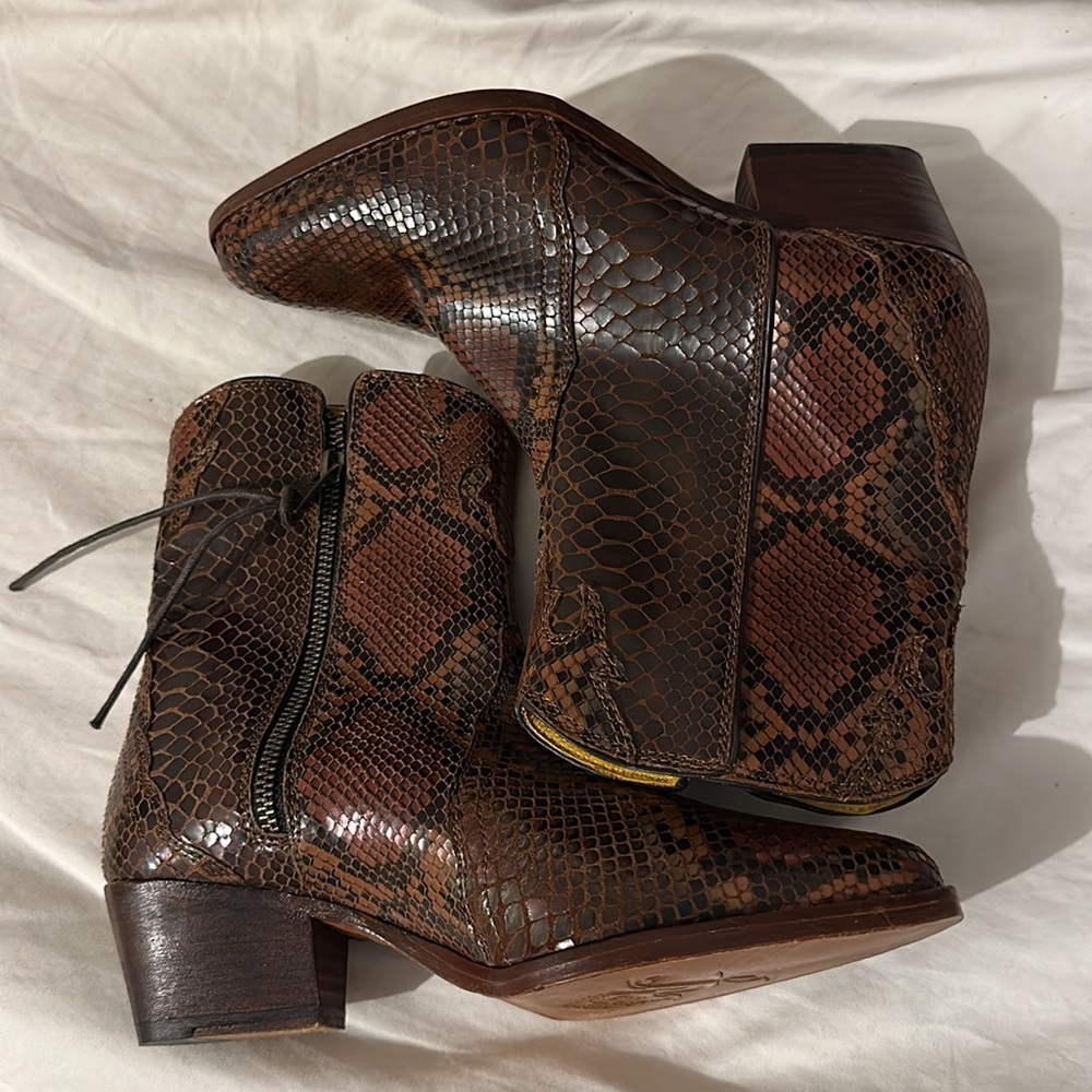 Free People New Frontier Western Cowgirl Bootie Snake Print Leather Size 36 New
